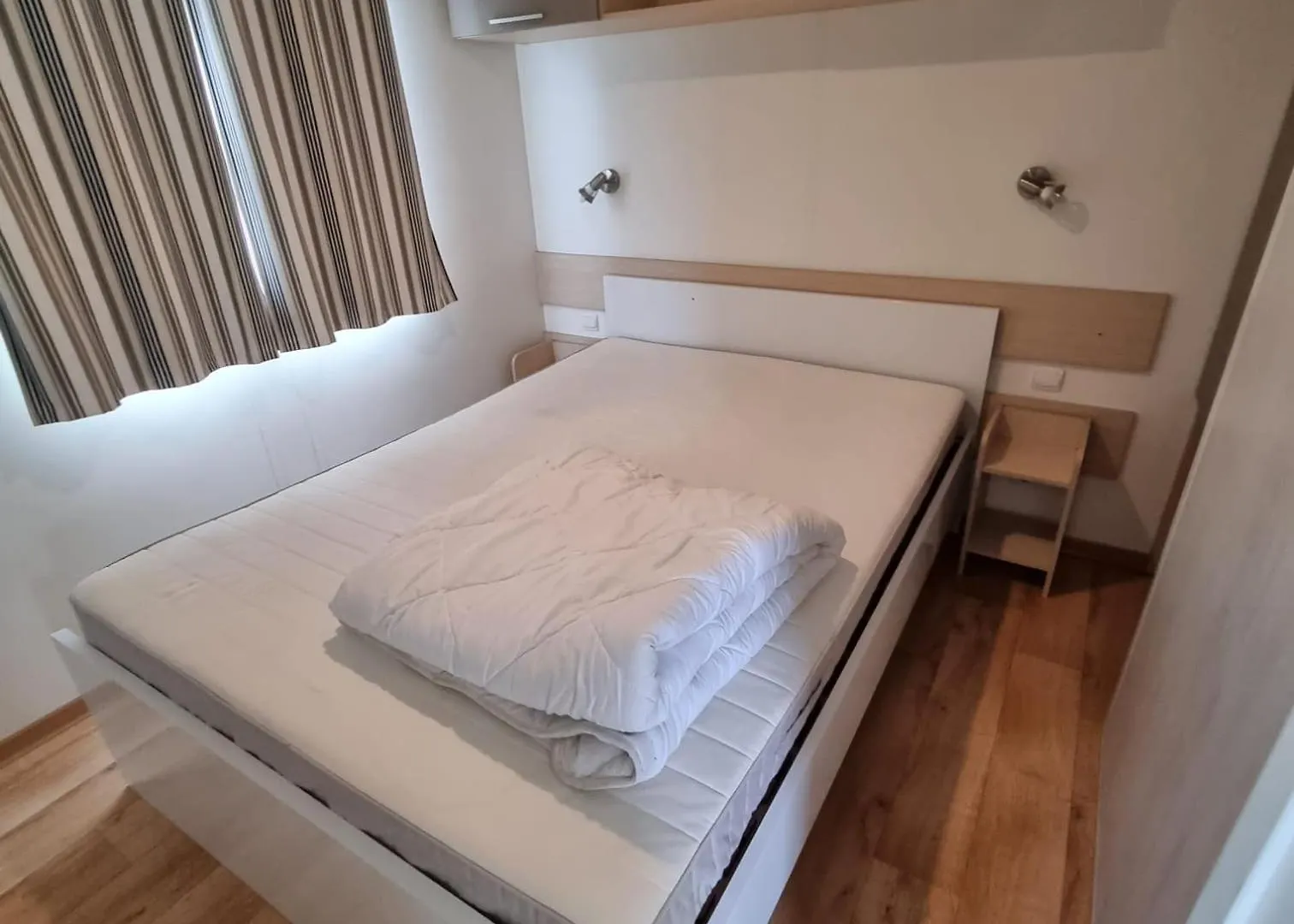 Luxueuze Stacaravan 4Pers Met Terras En Tuintje Bredene Hébergement de vacances